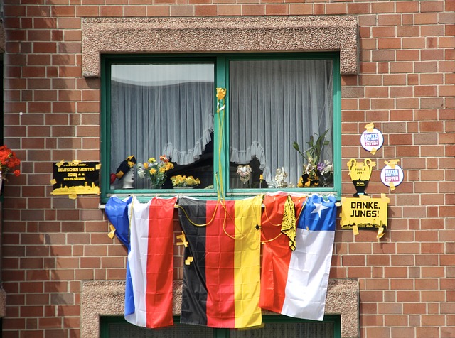 更强调社会 更强调社会